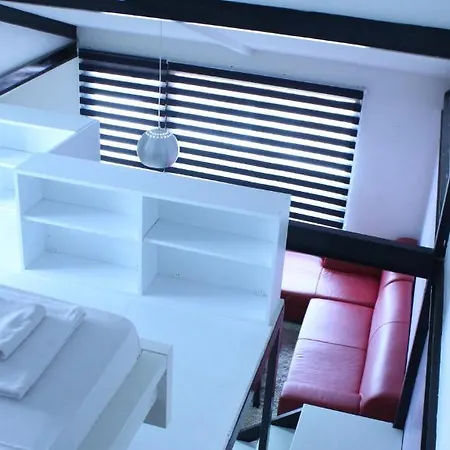 La Casa Suites